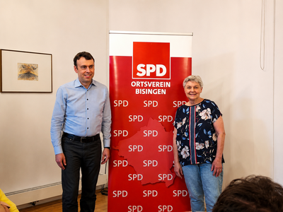 Dr. Nils Schmid, parl.Staatssekretär und Gisela Birr OV Vors.